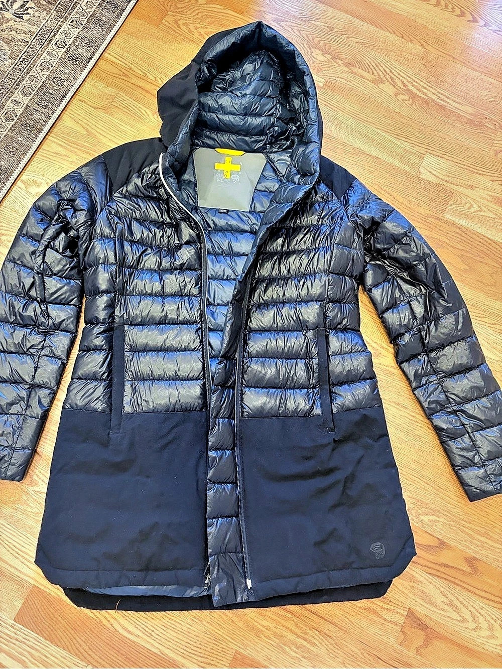 Columbia Women's Black Hooded Puffer Size Medium